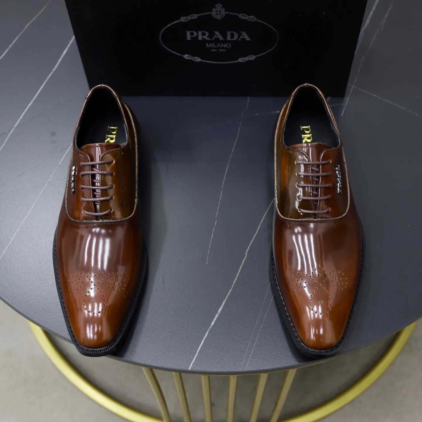Ex-factory price: 540💰🙅‍♂️🙅‍♂️🙅‍♂️ Brand: PRADA Standard code: Men's code 38-44 (45 can be customized) Grade: Same style as the official website Original order quality Material: Original cowhide surface Comfortable cowhide lining Original outsole Style category: Men's fashionable casual leather shoes Distinguished big-name luxury elements Top luxury Color: actual picture color